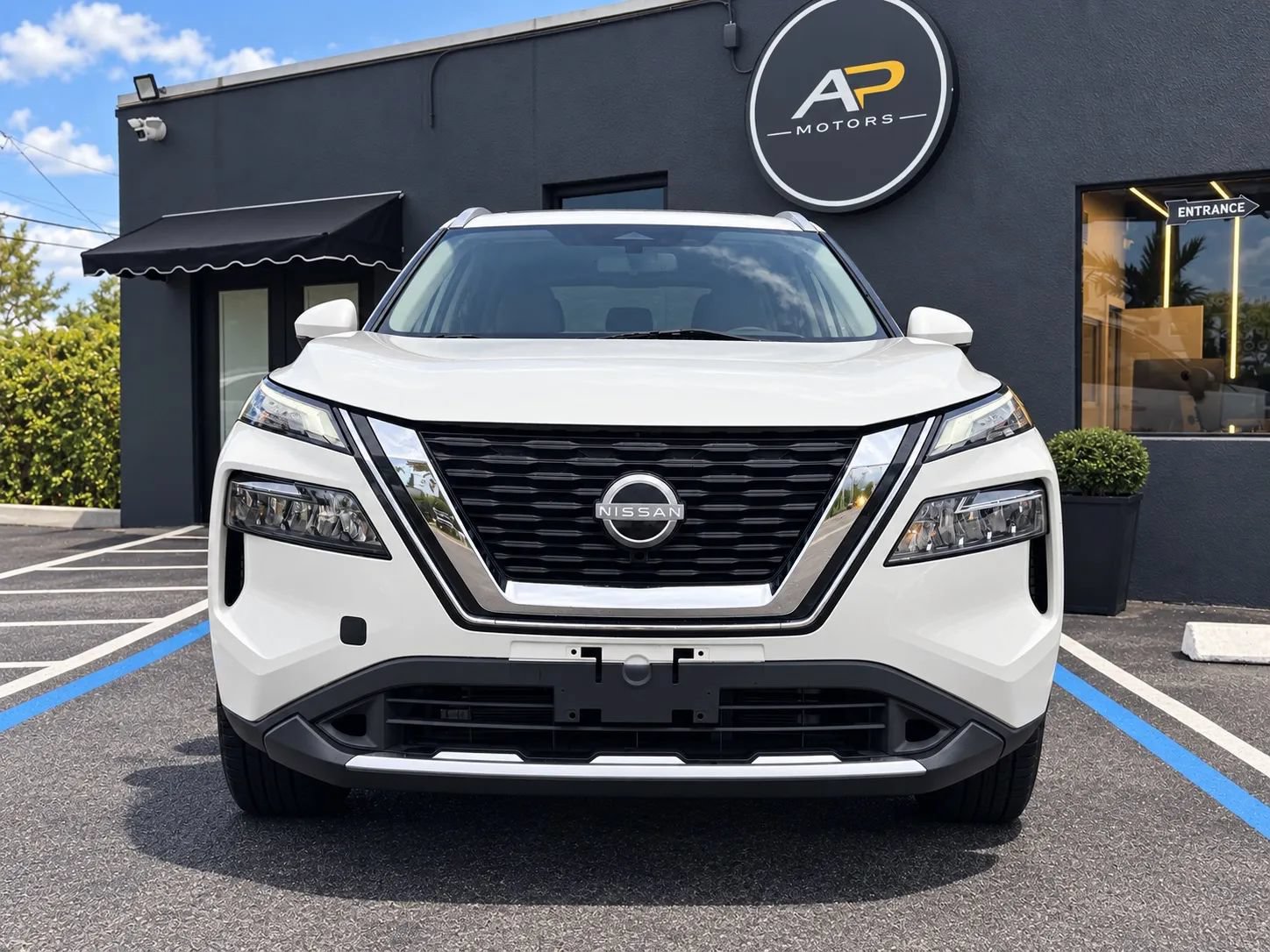 Used 2023 Nissan Rogue SV w/ SV Premium Package FWD image 2