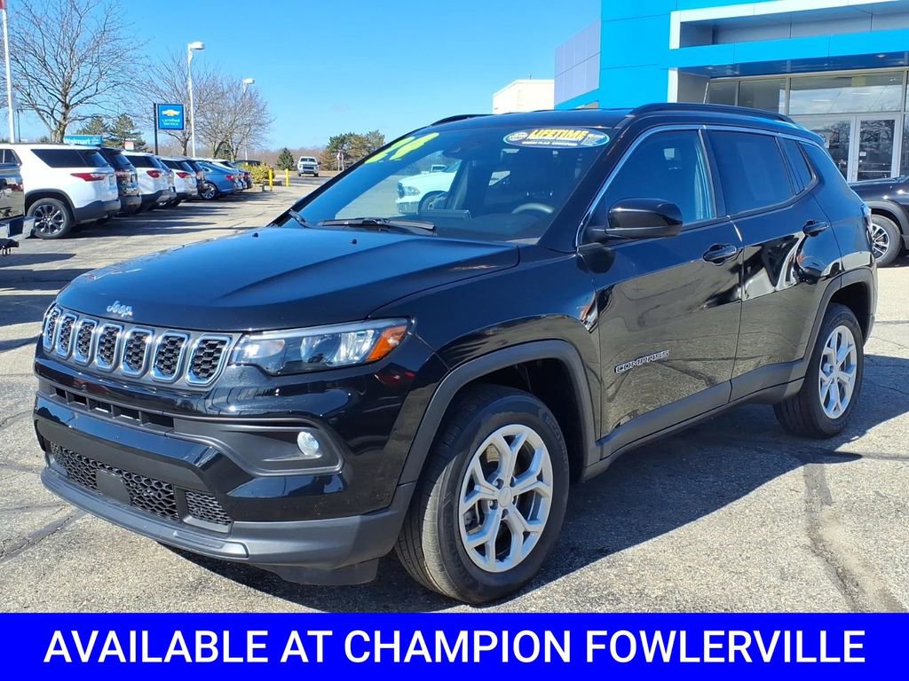 Used 2024 Jeep Compass Latitude image 3