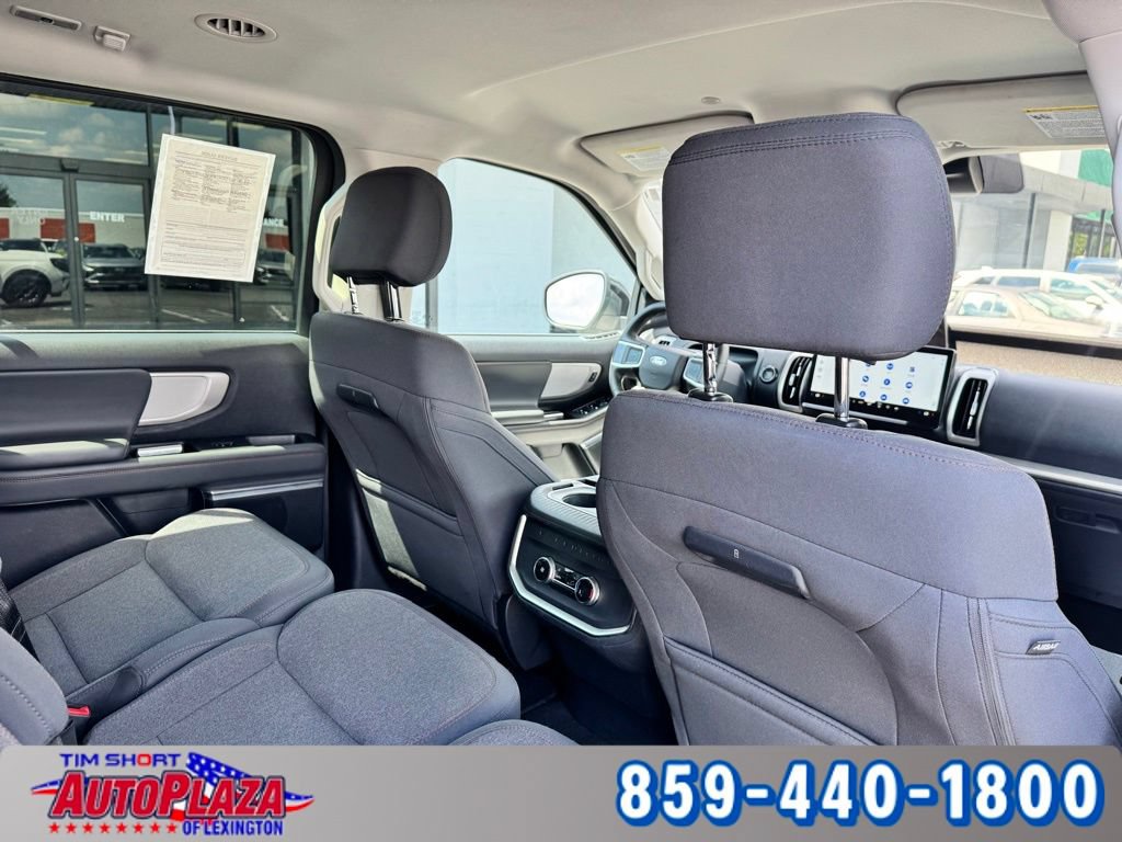 Used 2025 Ford Expedition Active AWD/4WD image 39