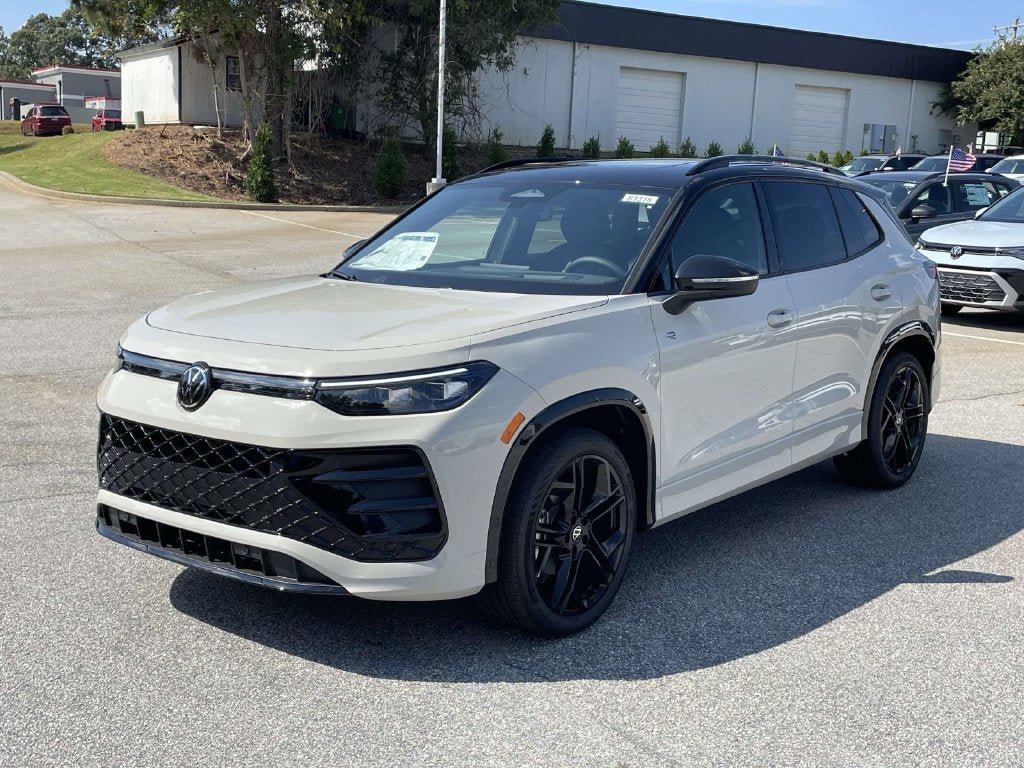 New 2026 Volkswagen Tiguan SE R-Line FWD image 2