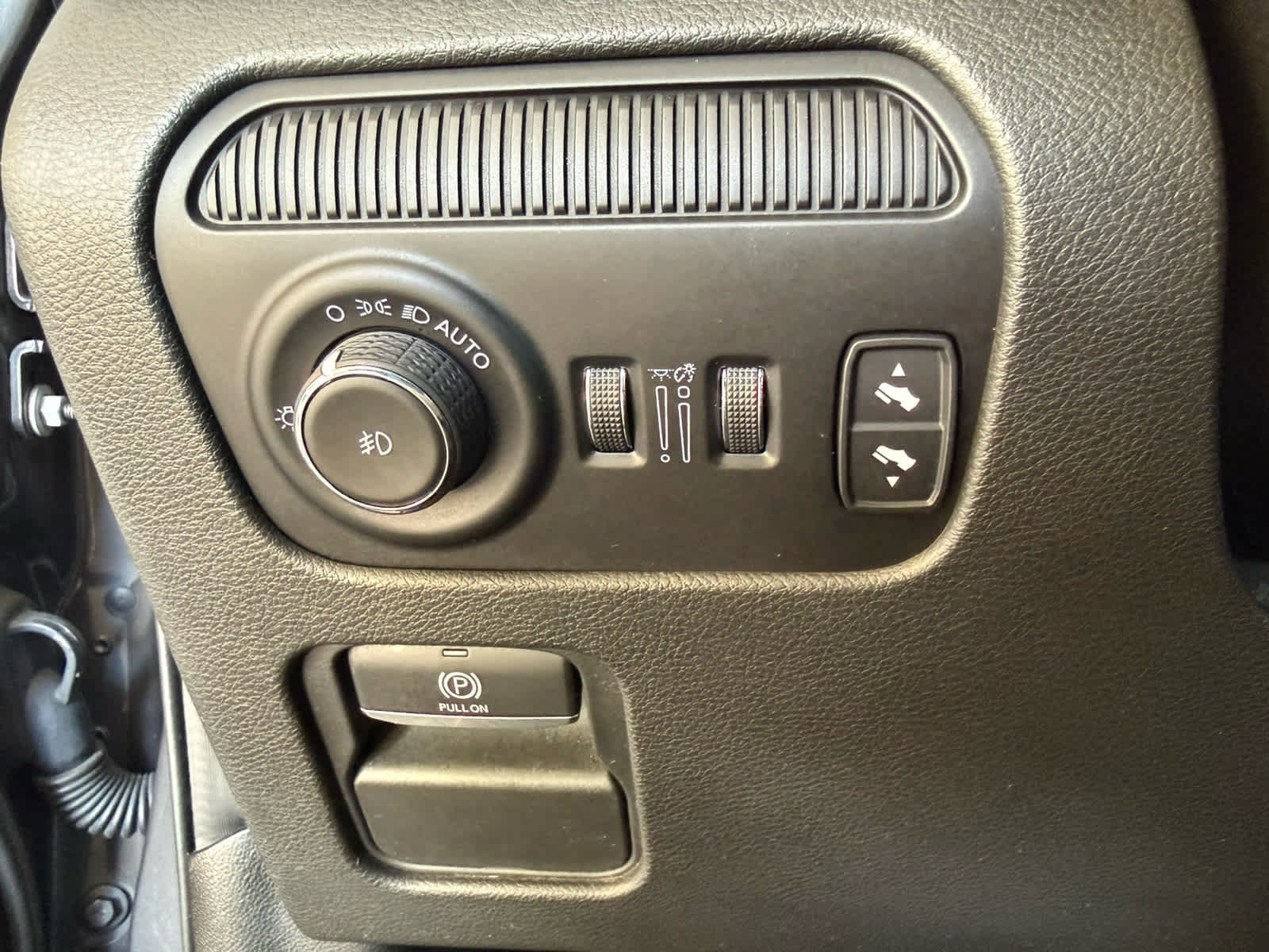 Used 2022 Jeep Wagoneer Series II w/ Premium Group I AWD/4WD image 15