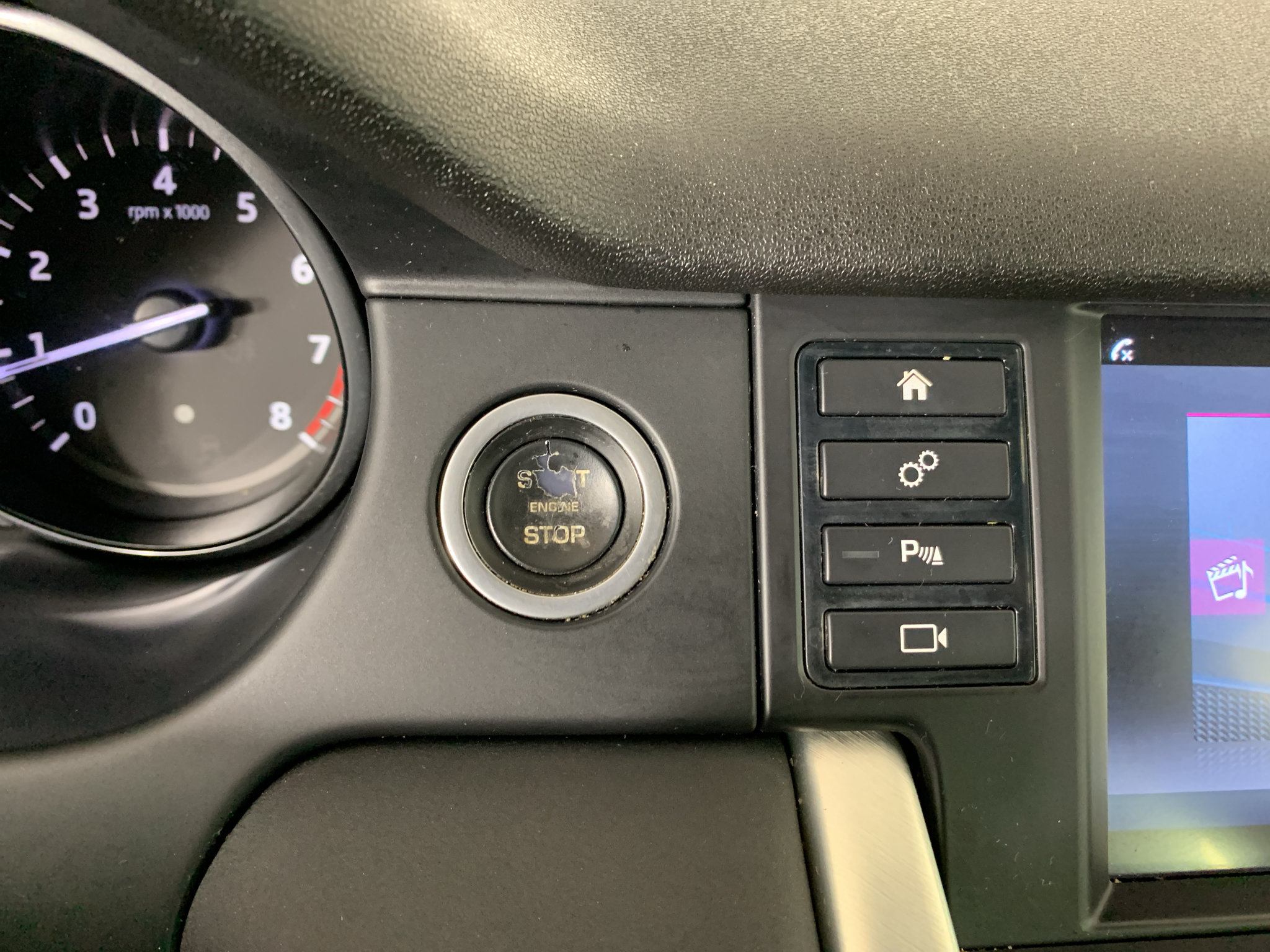Used 2017 Land Rover Discovery Sport HSE AWD/4WD image 17