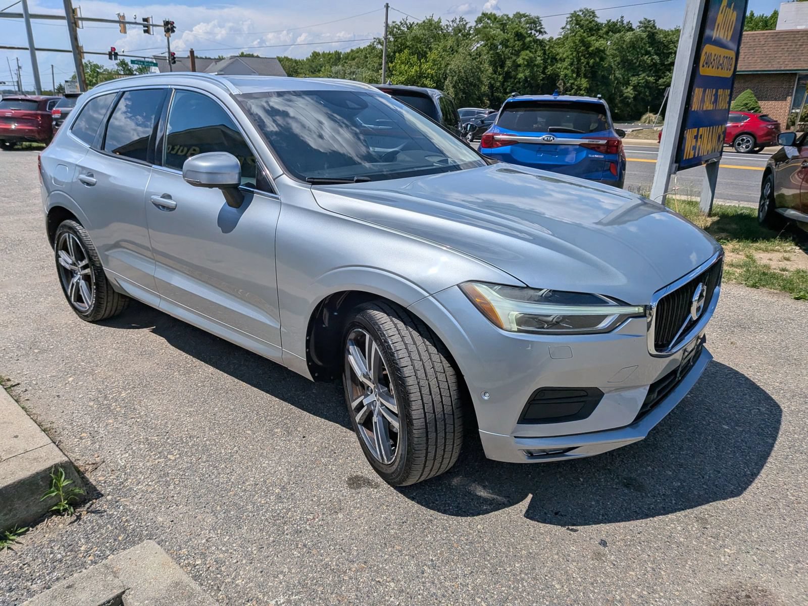 Used 2018 Volvo XC60 T6 Momentum w/ Convenience Package AWD/4WD image 8
