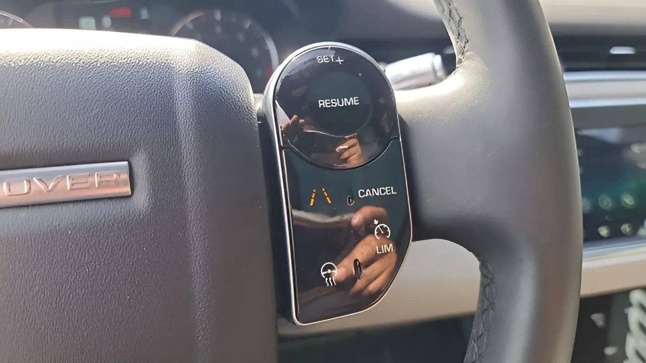 Used 2020 Land Rover Range Rover Evoque S image 29