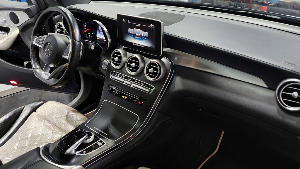 Used 2016 Mercedes-Benz GLC 300 4MATIC image 40