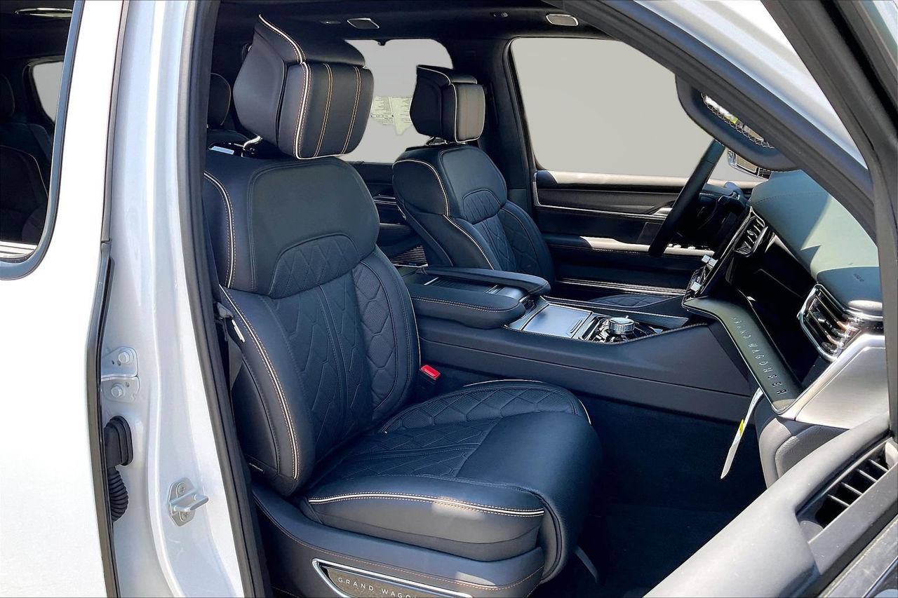 New 2026 Jeep Grand Wagoneer Summit AWD/4WD image 23