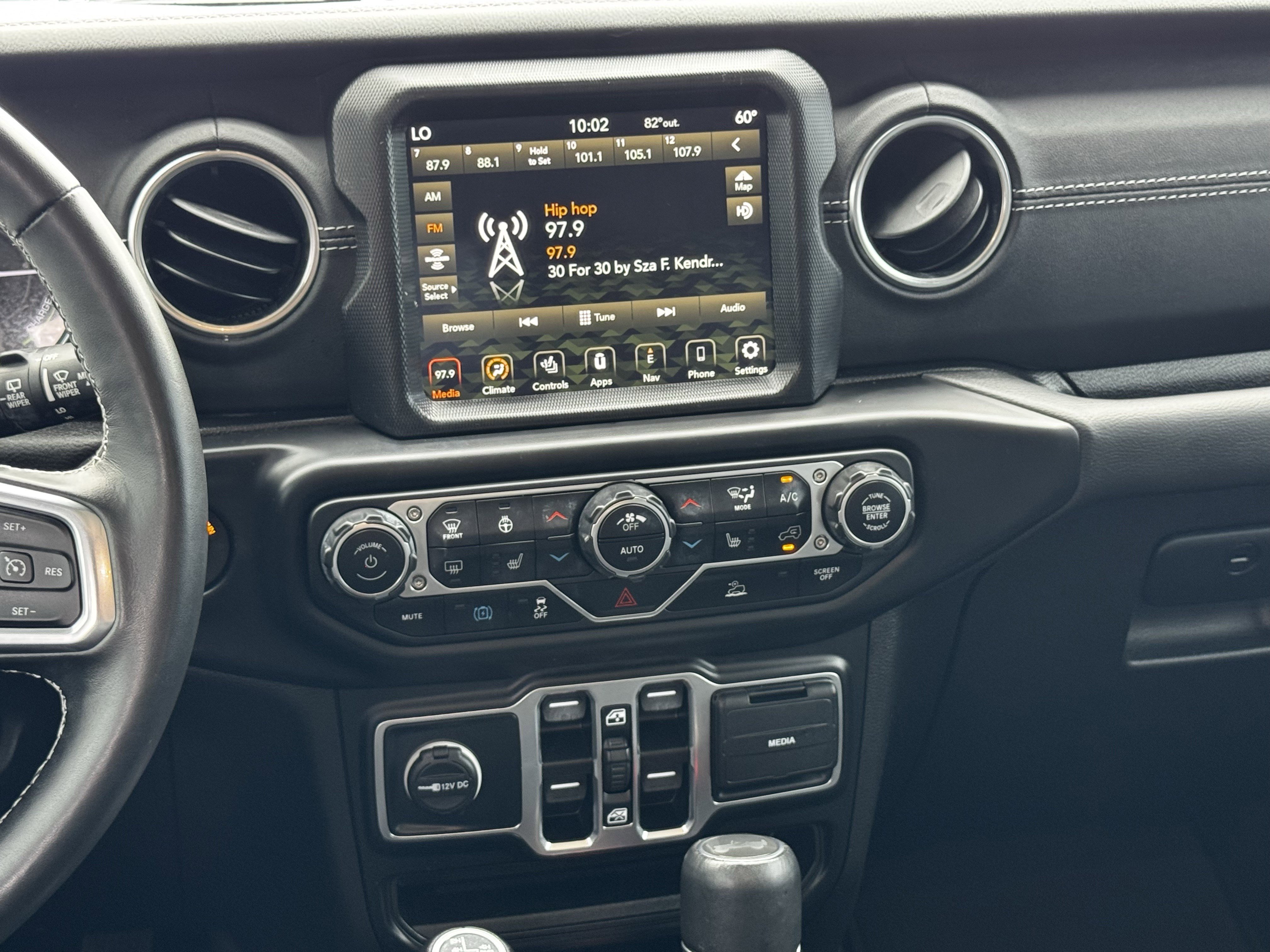 Used 2023 Jeep Wrangler Unlimited Sahara w/ Cold Weather Group AWD/4WD image 17