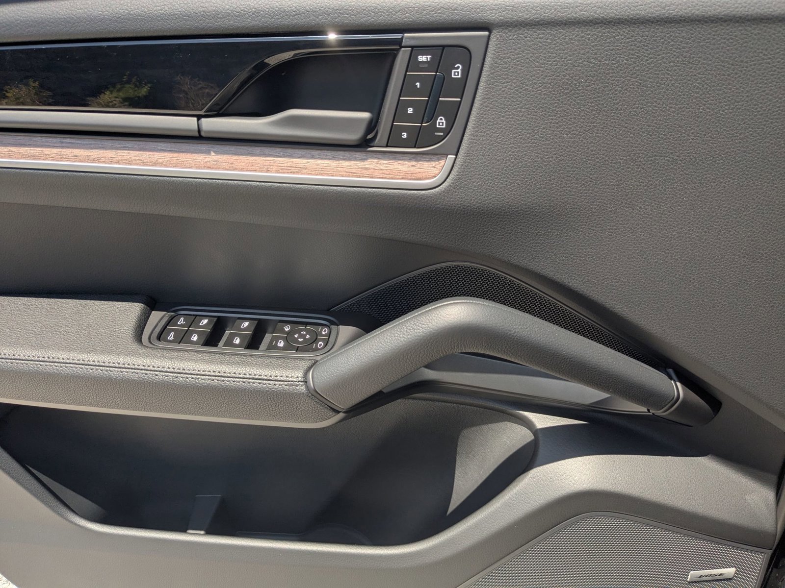 Used 2025 Porsche Cayenne image 13