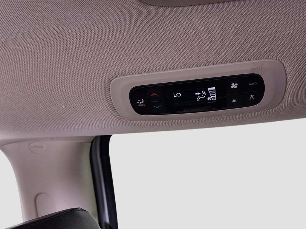 Used 2024 Chrysler Pacifica Touring-L FWD image 40