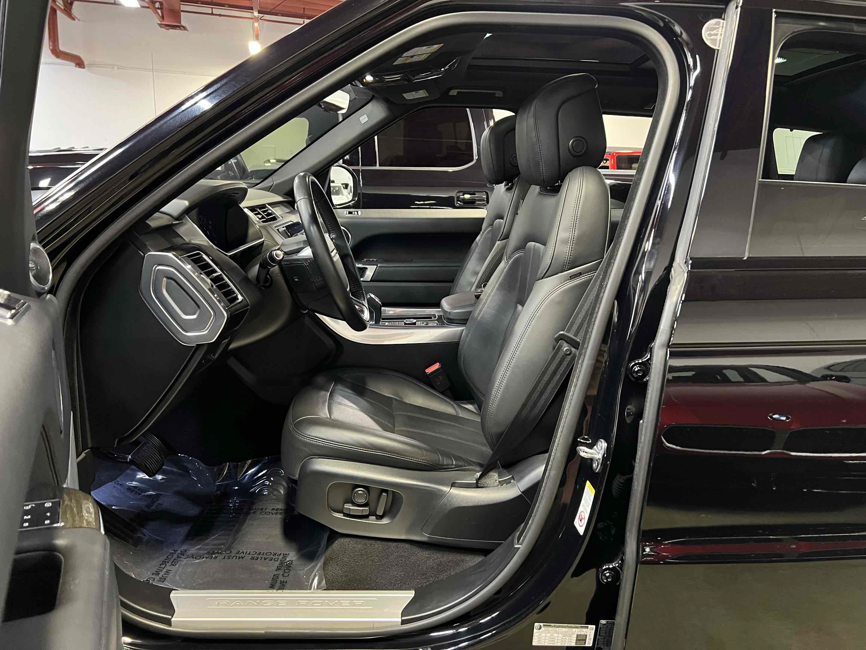 Used 2019 Land Rover Range Rover Sport HSE AWD/4WD image 4