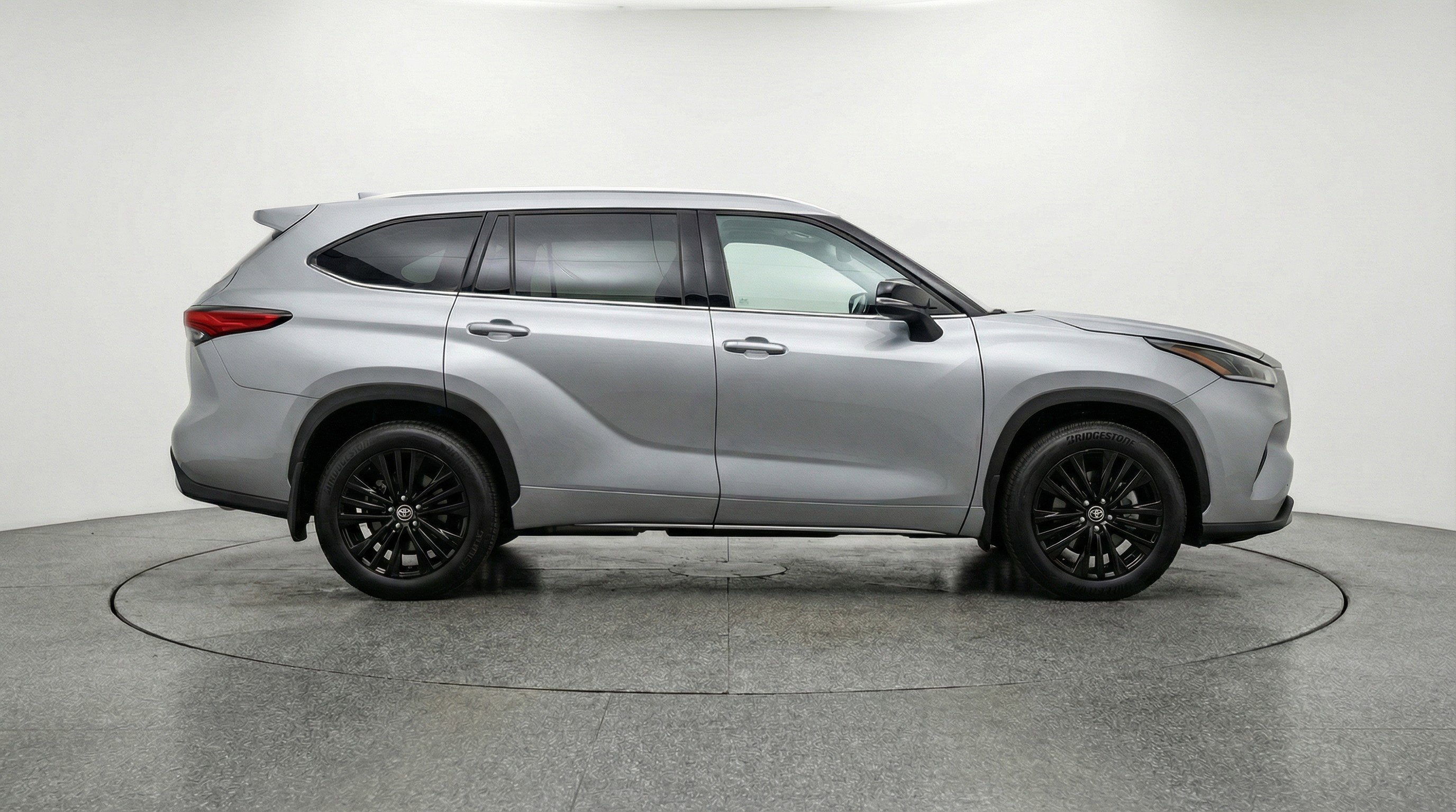 Used 2025 Toyota Highlander XSE image 11