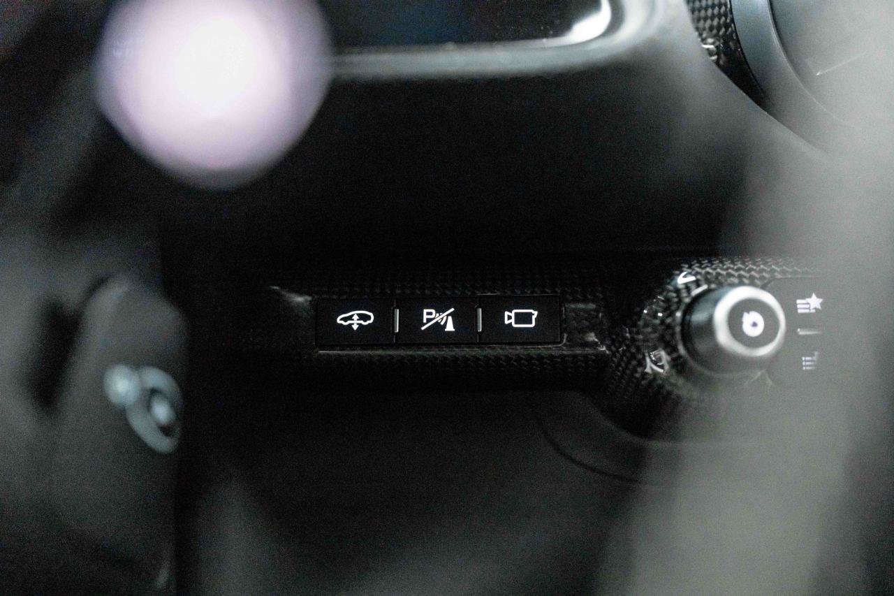 Used 2018 Ferrari 812 Superfast RWD image 59