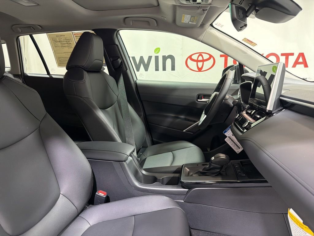 Used 2026 Toyota Corolla Cross XLE w/ Convenience Package image 12