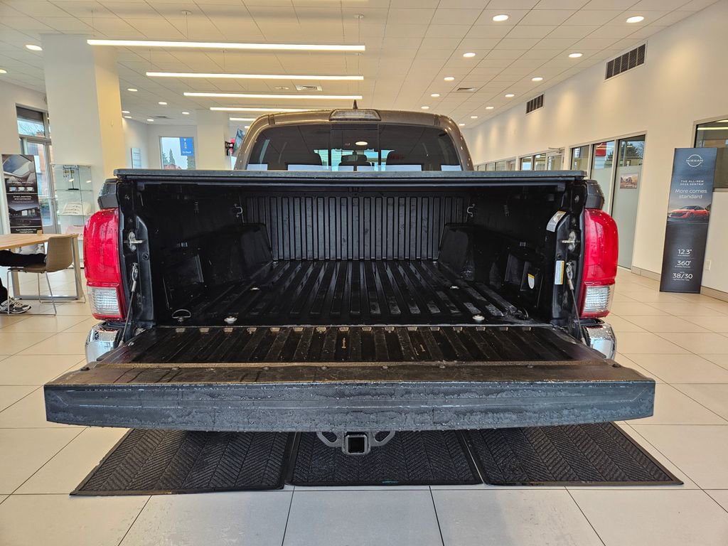 Used 2017 Toyota Tacoma TRD Off-Road w/ Tow Package (A/T) image 8