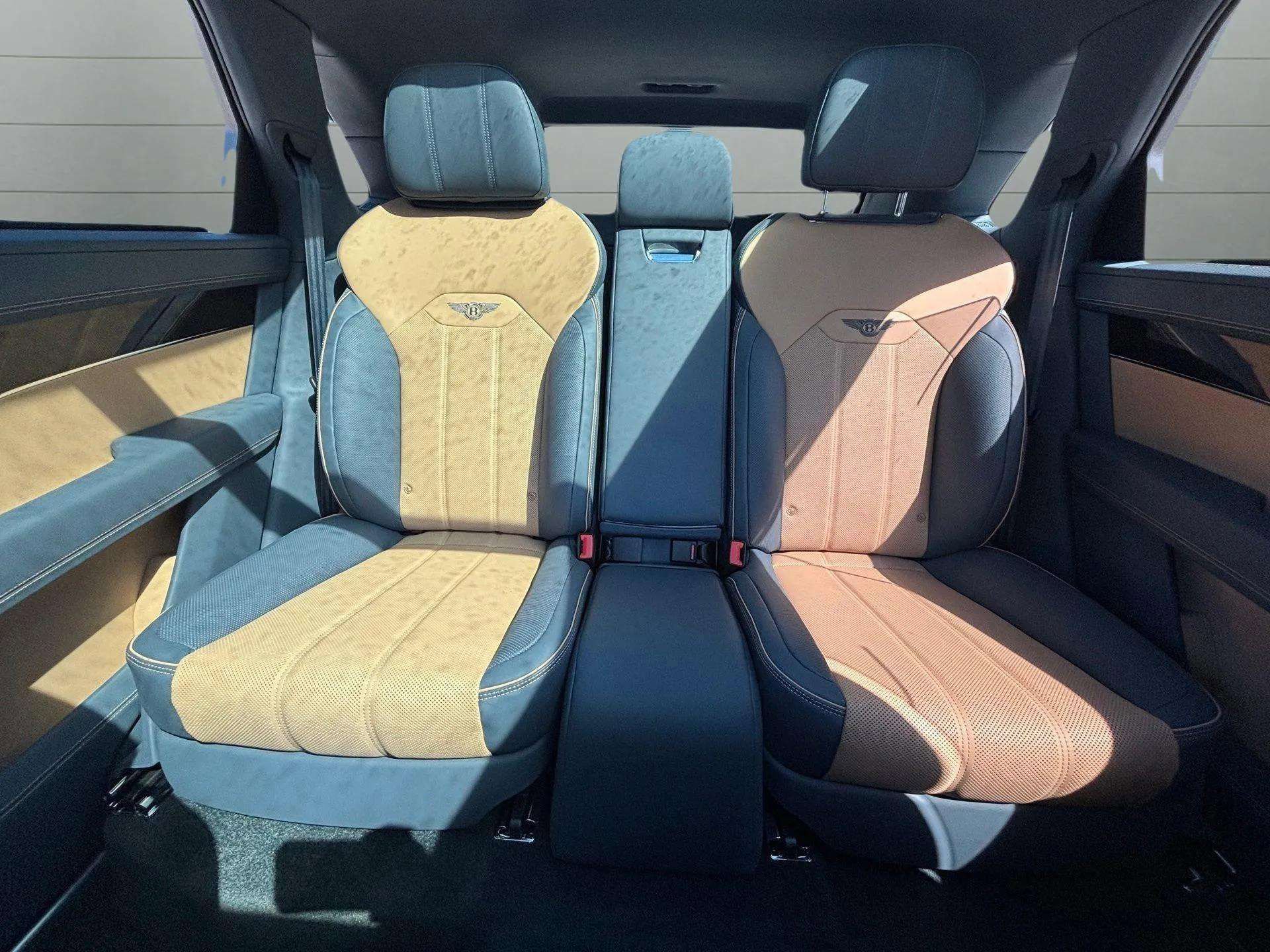 New 2025 Bentley Bentayga Extended Wheelbase image 40