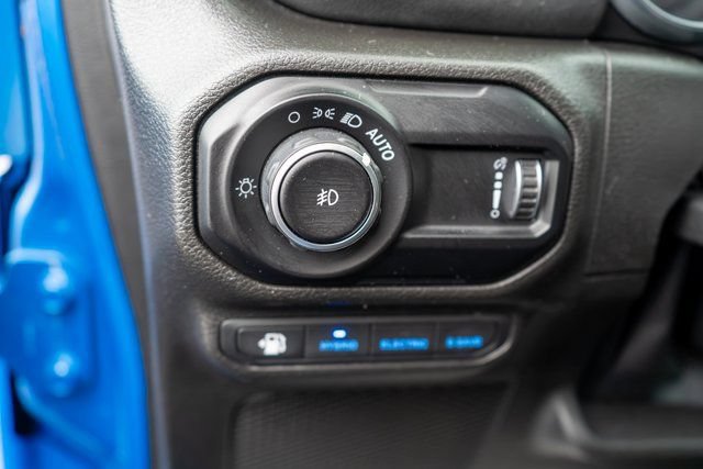 Used 2023 Jeep Wrangler Unlimited Sahara AWD/4WD image 17
