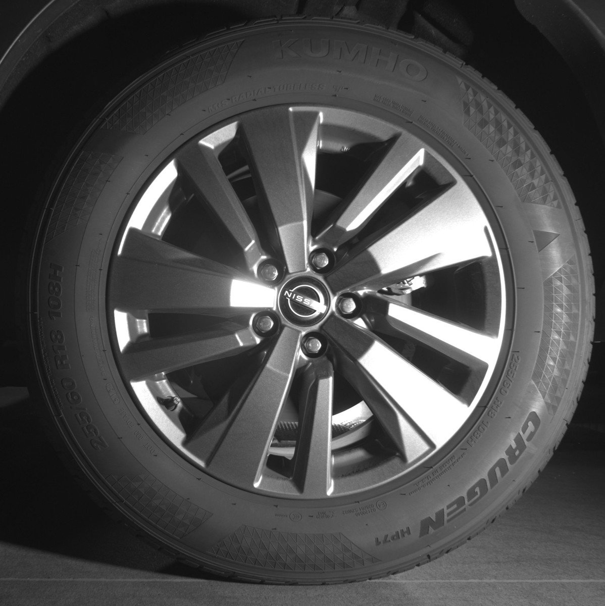 Used 2025 Nissan Pathfinder SV image 14