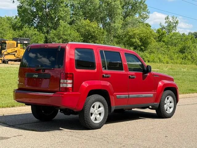 Used 2009 Jeep Liberty Sport AWD/4WD image 7
