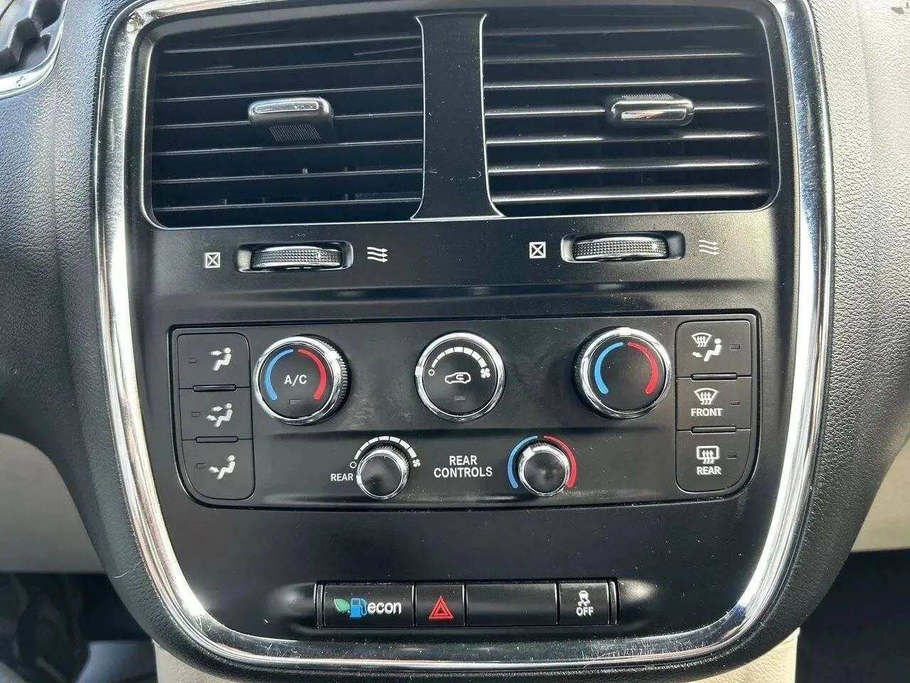 Used 2018 Dodge Grand Caravan SXT FWD image 19