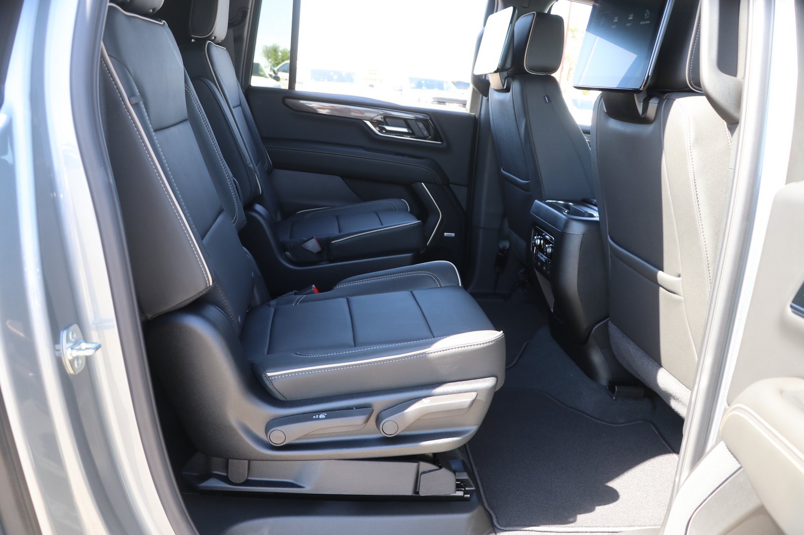 New 2026 GMC Yukon XL Elevation w/ Elevation Premium Package AWD/4WD image 30
