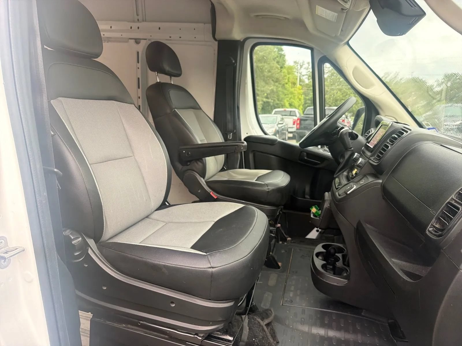 Used 2025 RAM ProMaster 2500 w/ Convenience Group FWD image 19