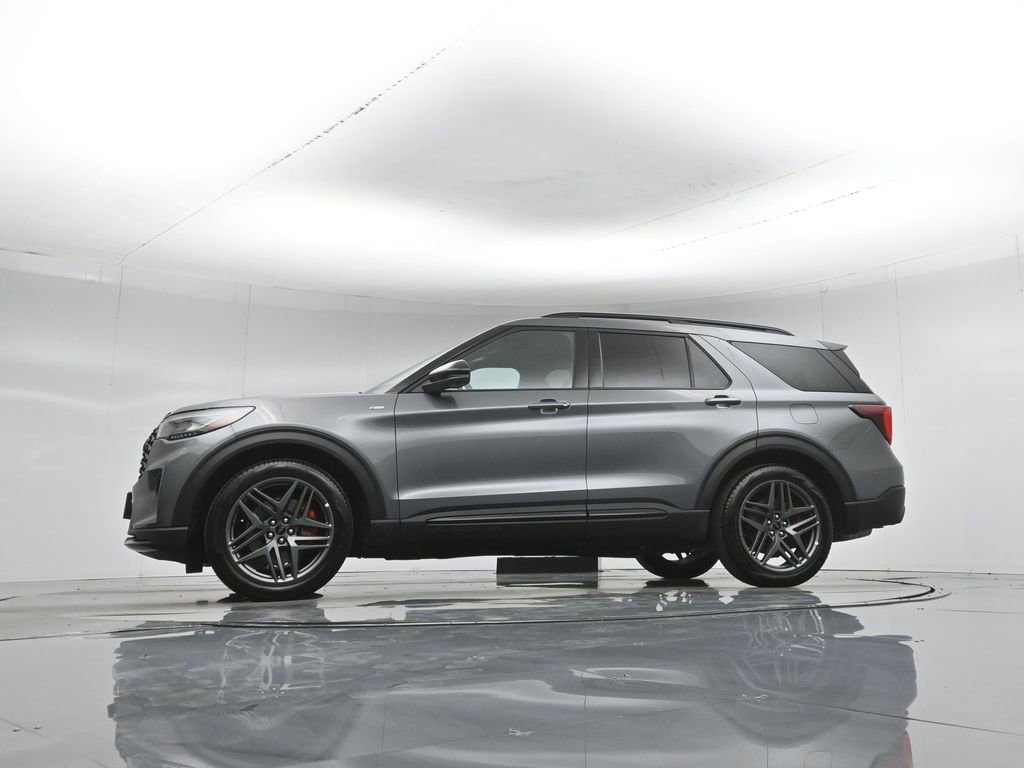 Used 2025 Ford Explorer ST-Line w/ Premium Package image 54