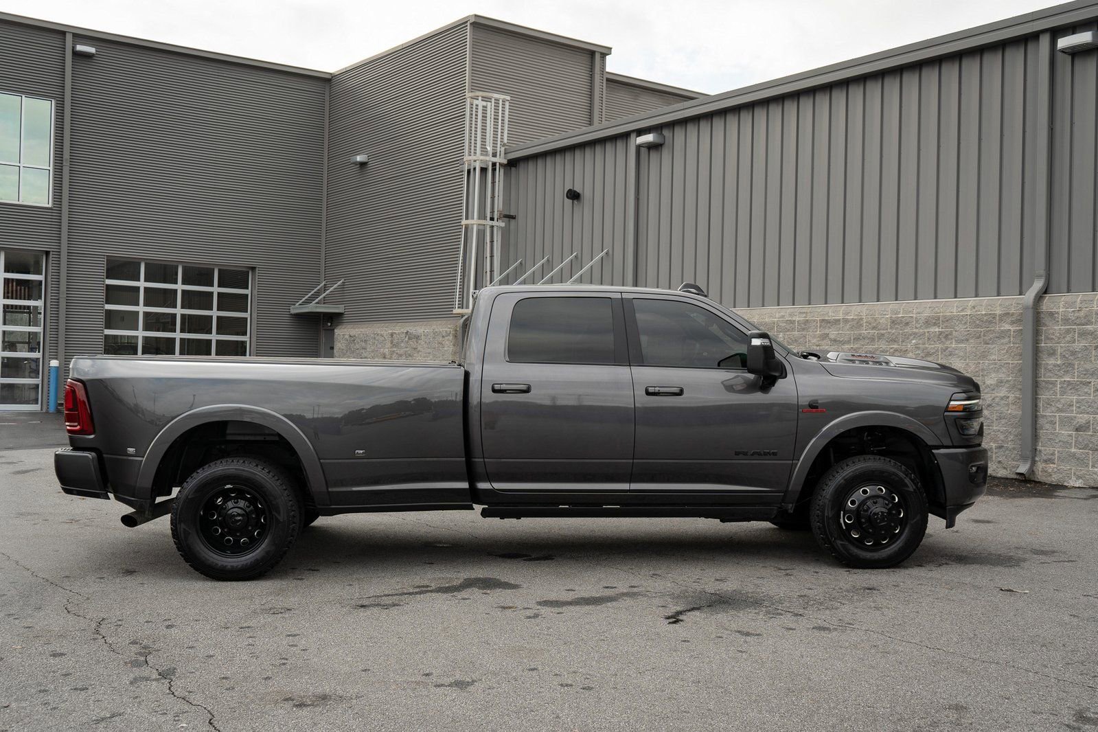 Used 2025 RAM 3500 Limited image 18