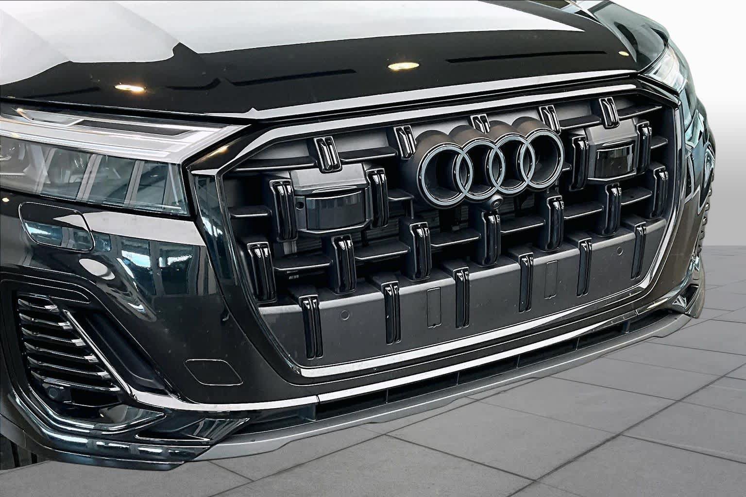 Certified 2025 Audi Q7 2.0T Premium w/ Convenience Plus Package AWD/4WD image 32