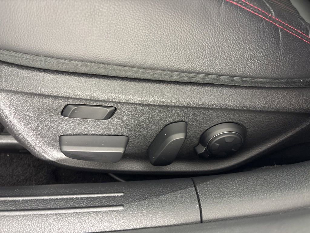 Used 2023 Genesis G70 3.3T w/ Sport Advanced Package image 15