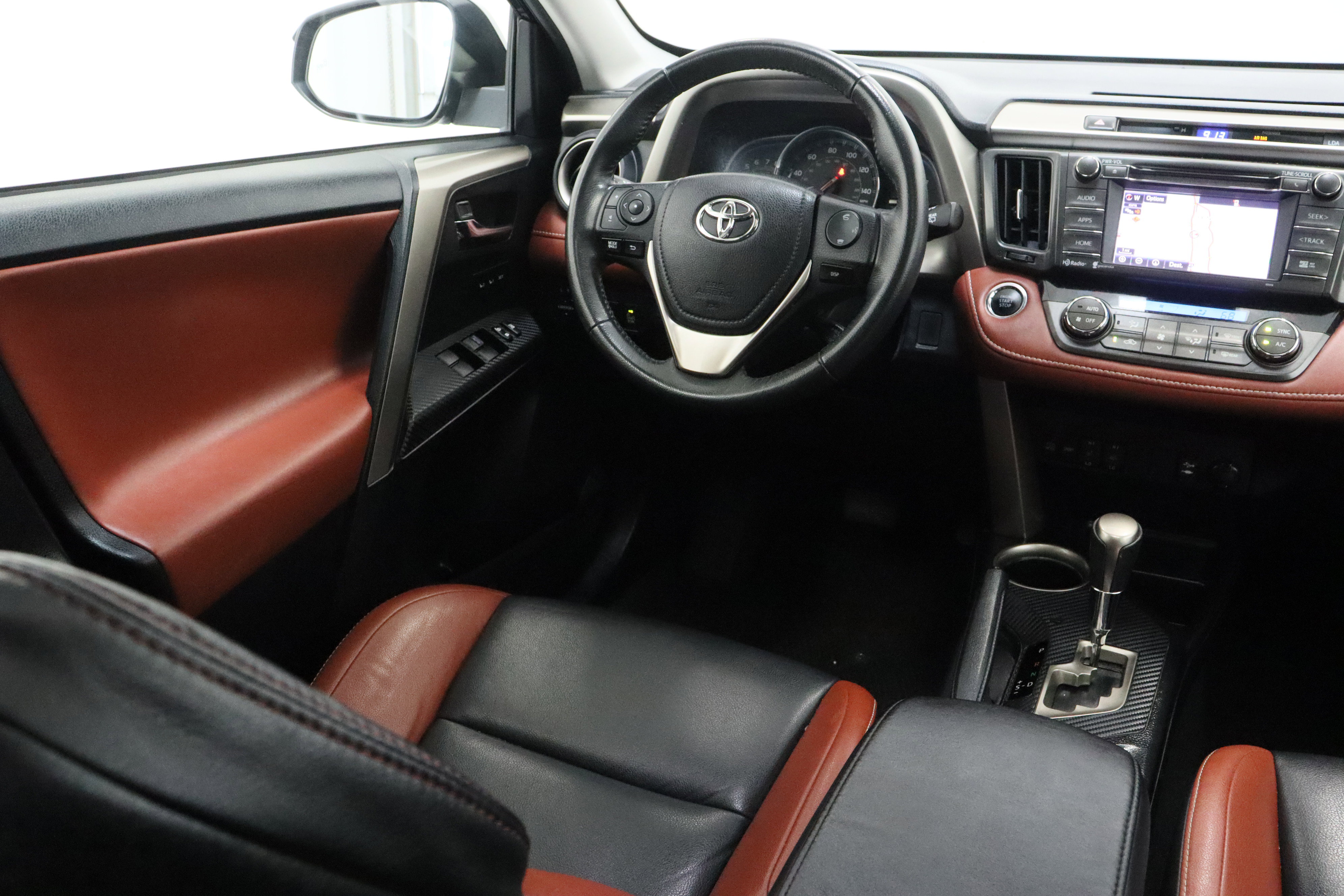 Used 2015 Toyota RAV4 Limited w/ Technology Package FWD image 33