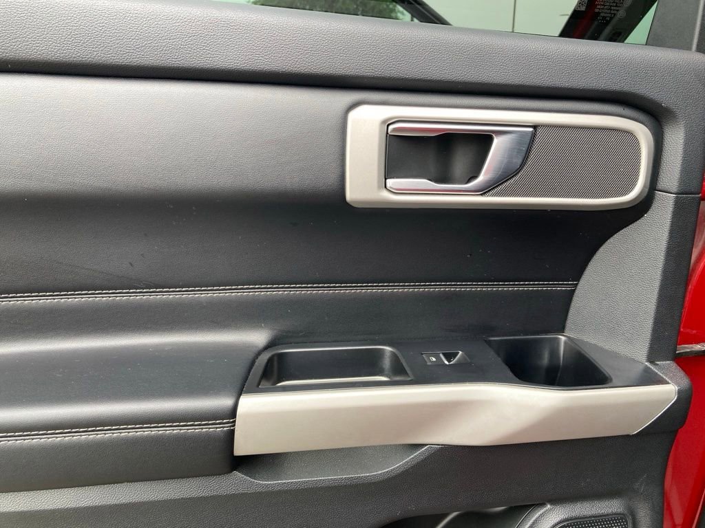 Used 2022 Ford Explorer XLT w/ Equipment Group 202A RWD image 9
