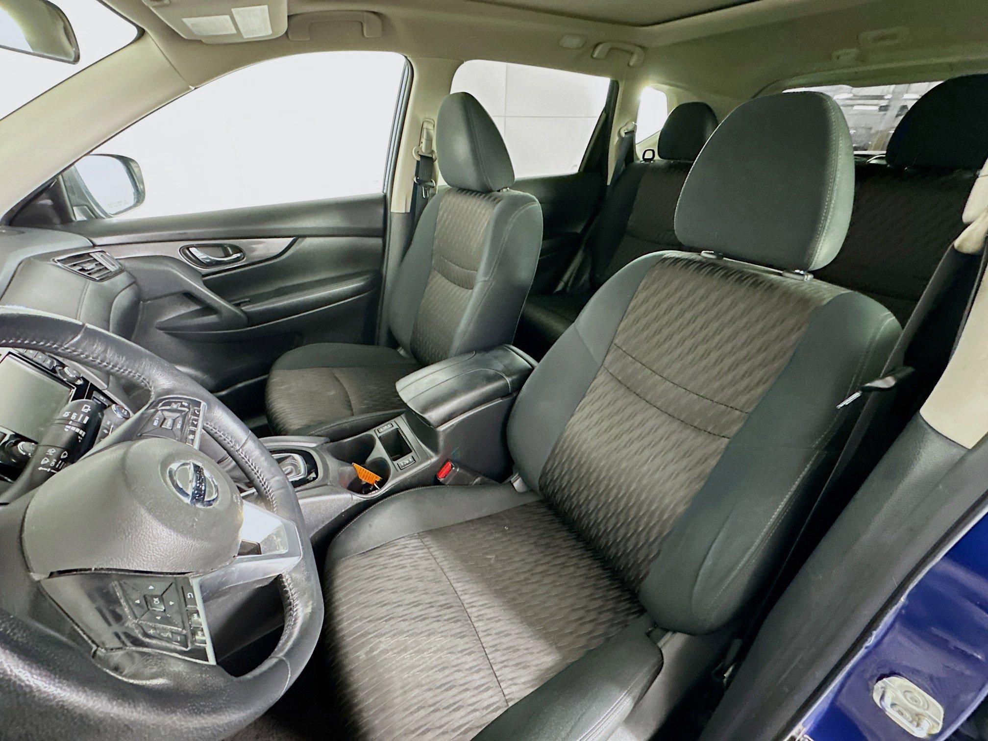 Used 2018 Nissan Rogue SV w/ Premium Package image 13