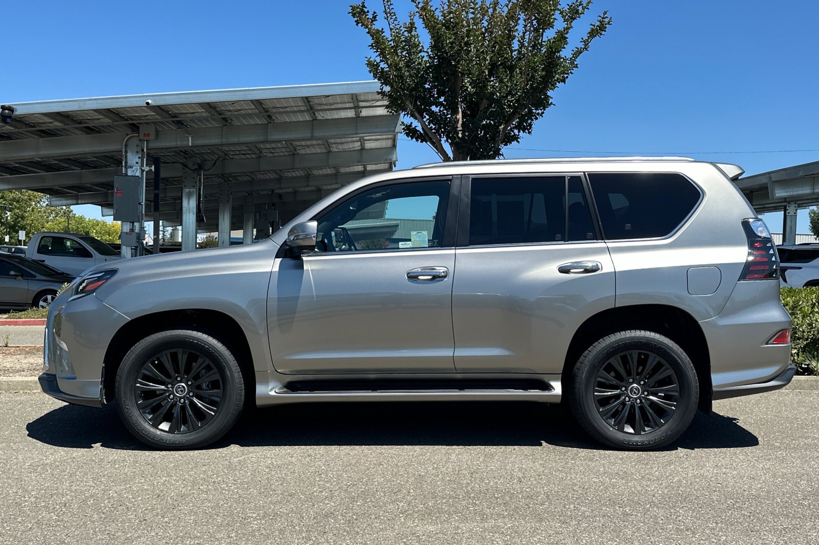 Certified 2023 Lexus GX 460 Luxury w/ Sport Design Package AWD/4WD image 7