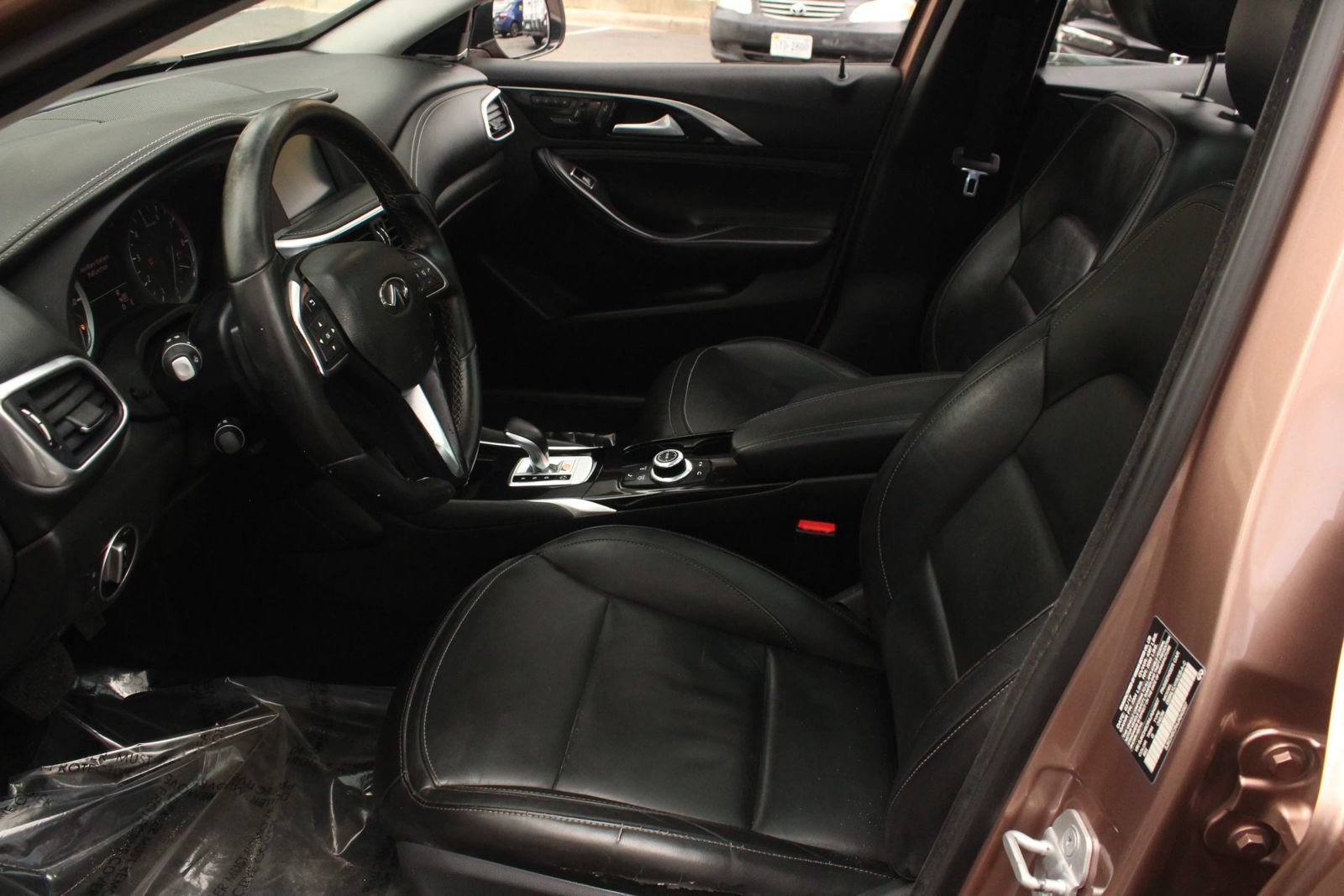 Used 2018 INFINITI QX30 Premium AWD/4WD image 14