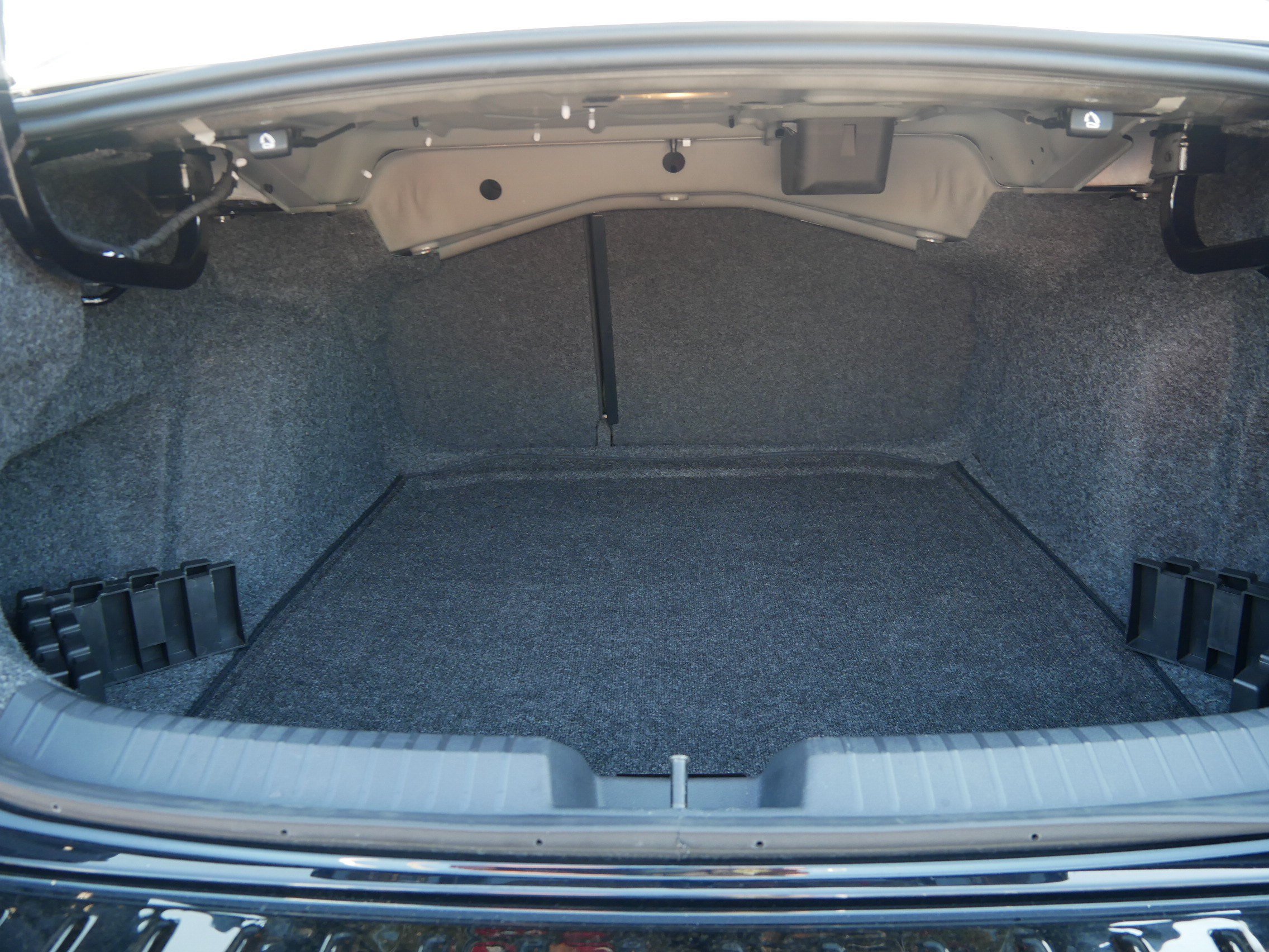 Used 2025 Volkswagen Jetta SEL FWD image 18