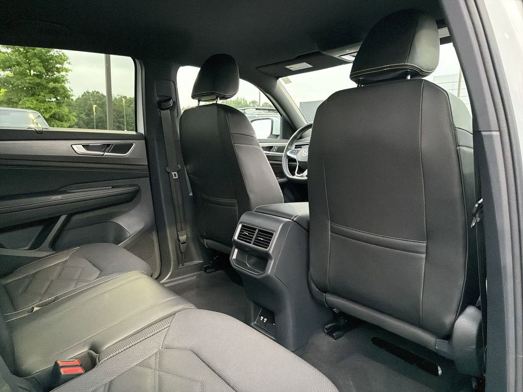 Used 2024 Volkswagen Atlas Cross Sport SE FWD image 17
