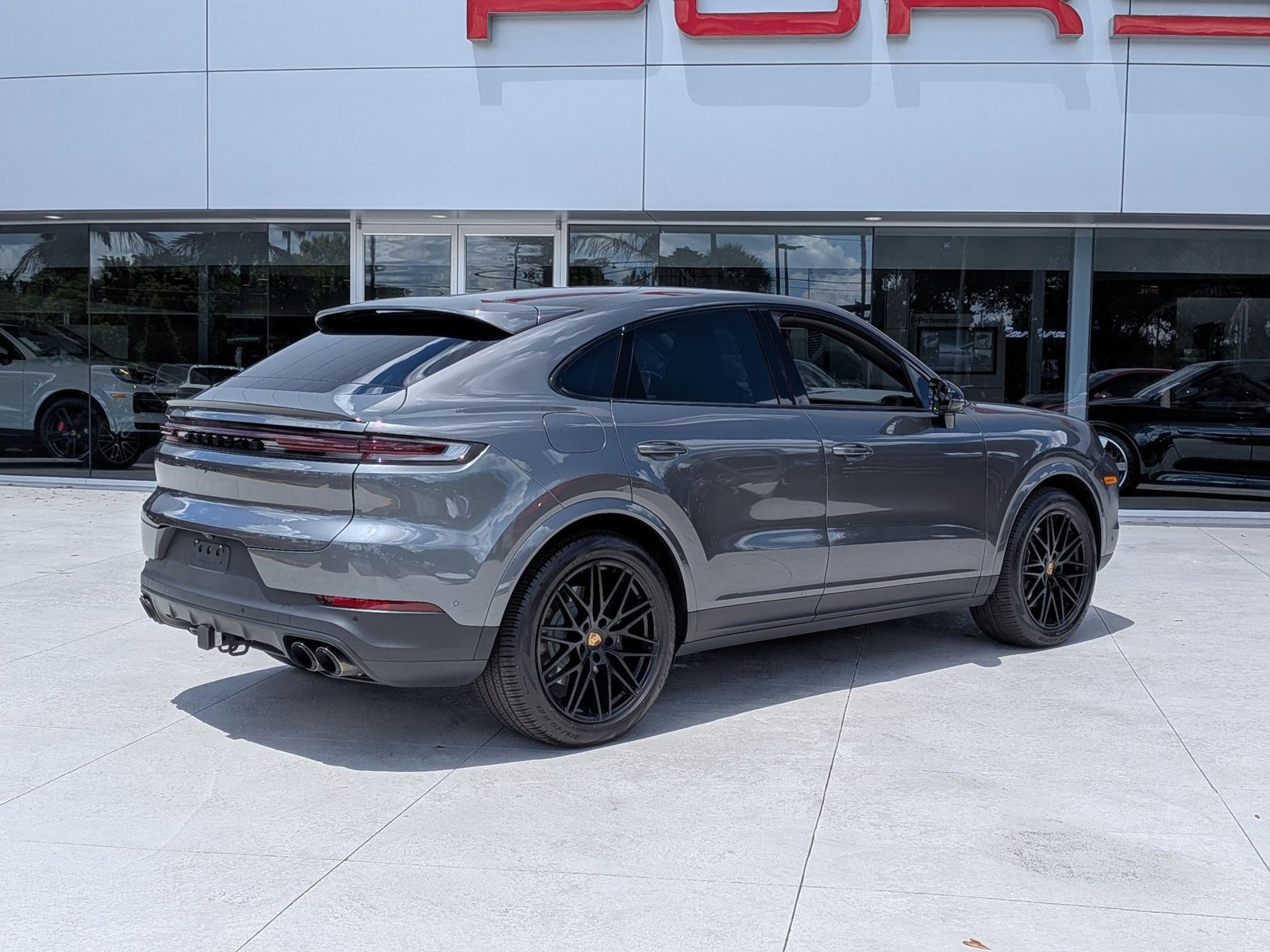 Certified 2025 Porsche Cayenne Coupe AWD/4WD image 9