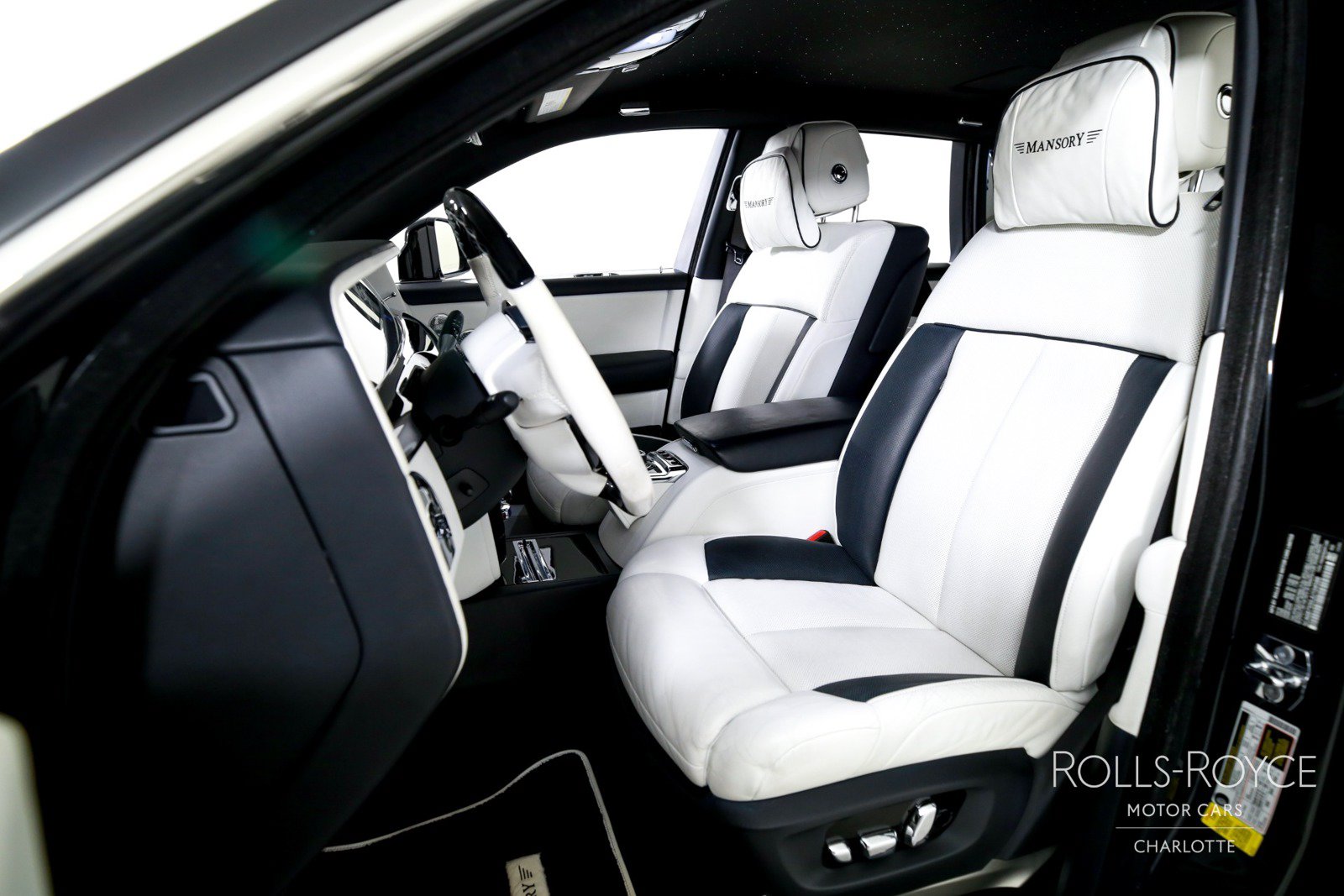 Used 2018 Rolls-Royce Phantom Sedan RWD image 13