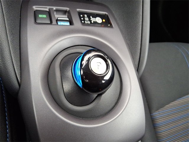 Used 2024 Nissan Leaf S image 17