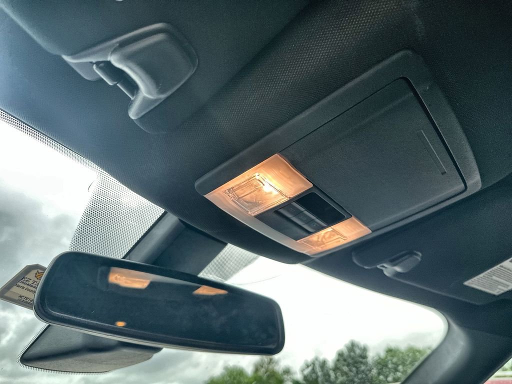 Used 2018 Ford Explorer XLT w/ Equipment Group 202A FWD image 11