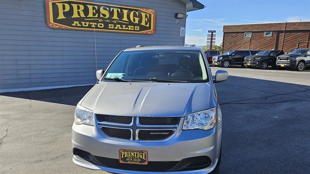 Used 2016 Dodge Grand Caravan SXT FWD image 2