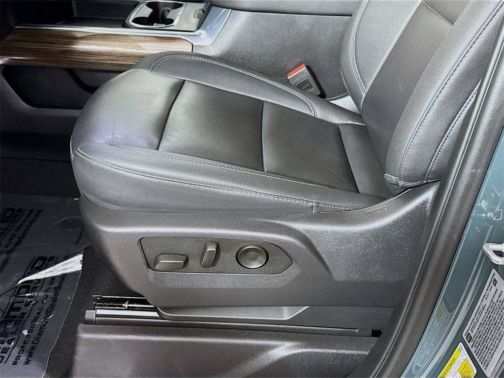 Used 2025 Chevrolet Silverado 3500 LT w/ Safety Package image 24