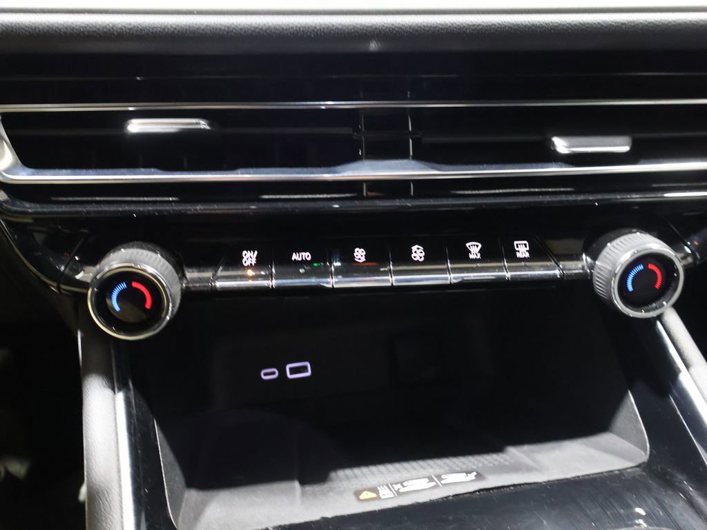 Used 2024 Chevrolet Traverse LT image 31