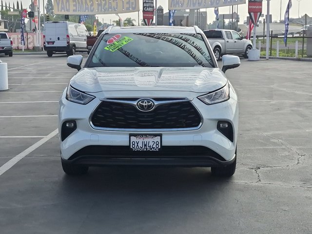 Used 2021 Toyota Highlander Limited AWD/4WD image 2
