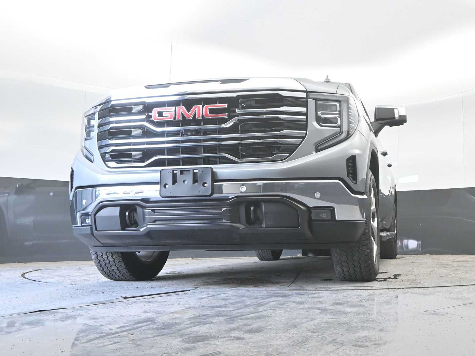 Used 2024 GMC Sierra 1500 SLT w/ SLT Premium Plus Package AWD/4WD image 29