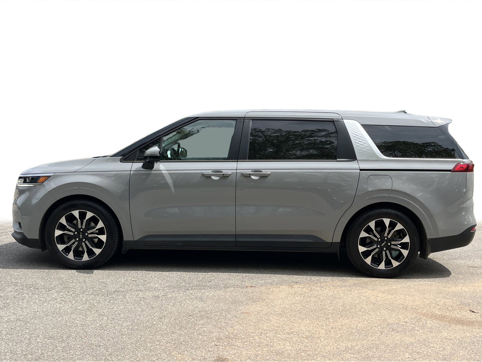 Used 2022 Kia Carnival EX FWD image 24