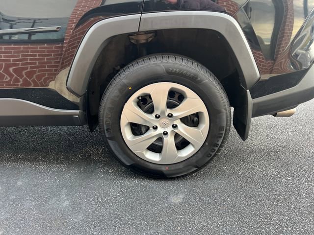 Used 2021 Toyota RAV4 LE image 8