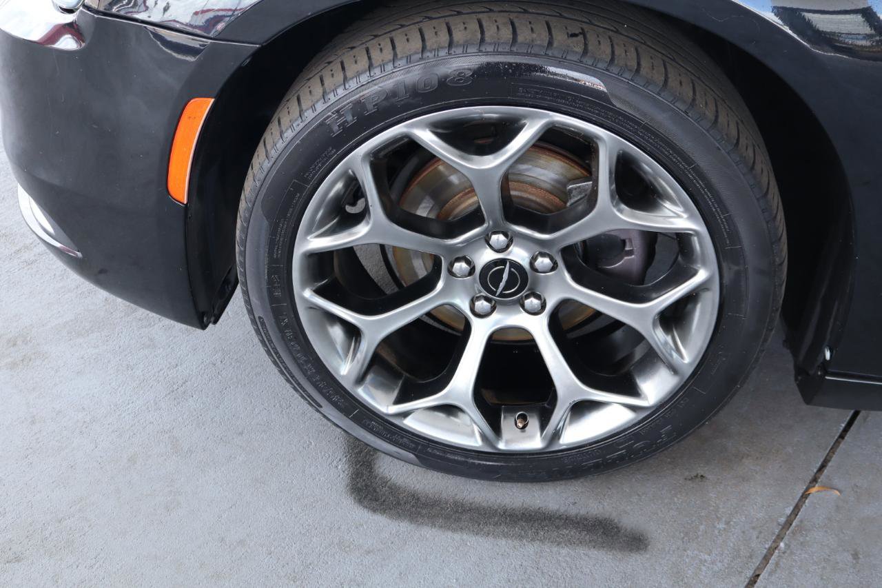 Used 2018 Chrysler 300 S w/ Beats Audio Group RWD image 41