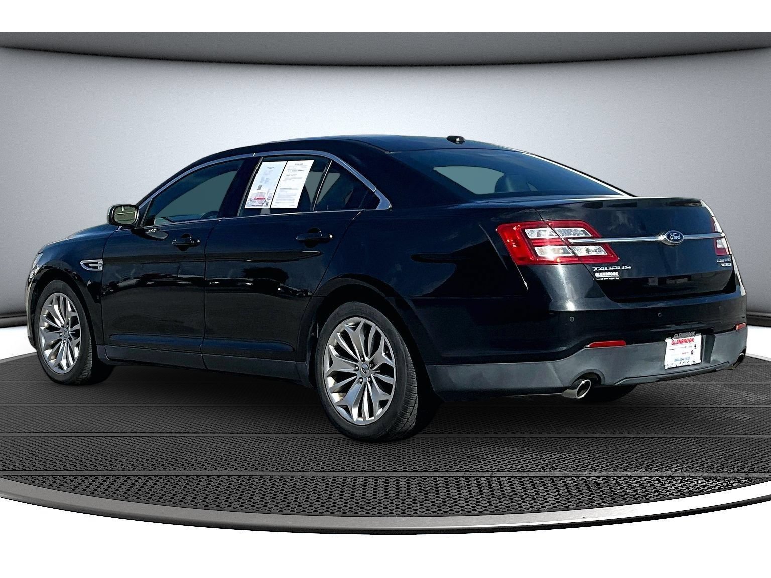 Used 2013 Ford Taurus Limited FWD image 19