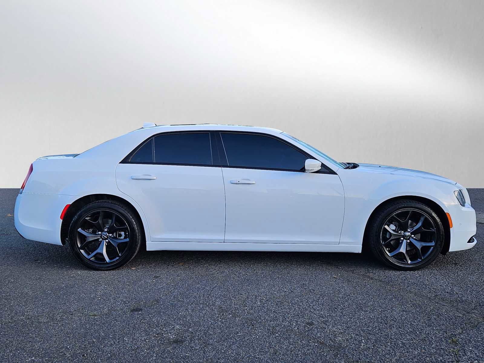 Used 2023 Chrysler 300 S image 2